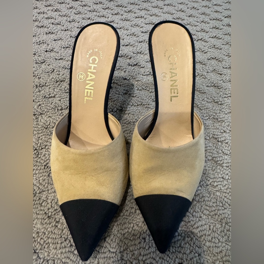 CHANEL Beige Suede and Black Cap-Toe Slip-On Mules - size 38